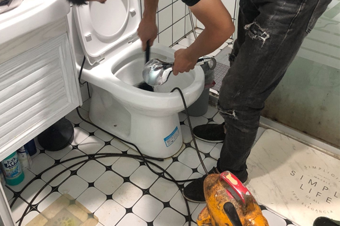 周口马桶堵塞自己疏通还是找师傅?专业上门服务让你省时更省心